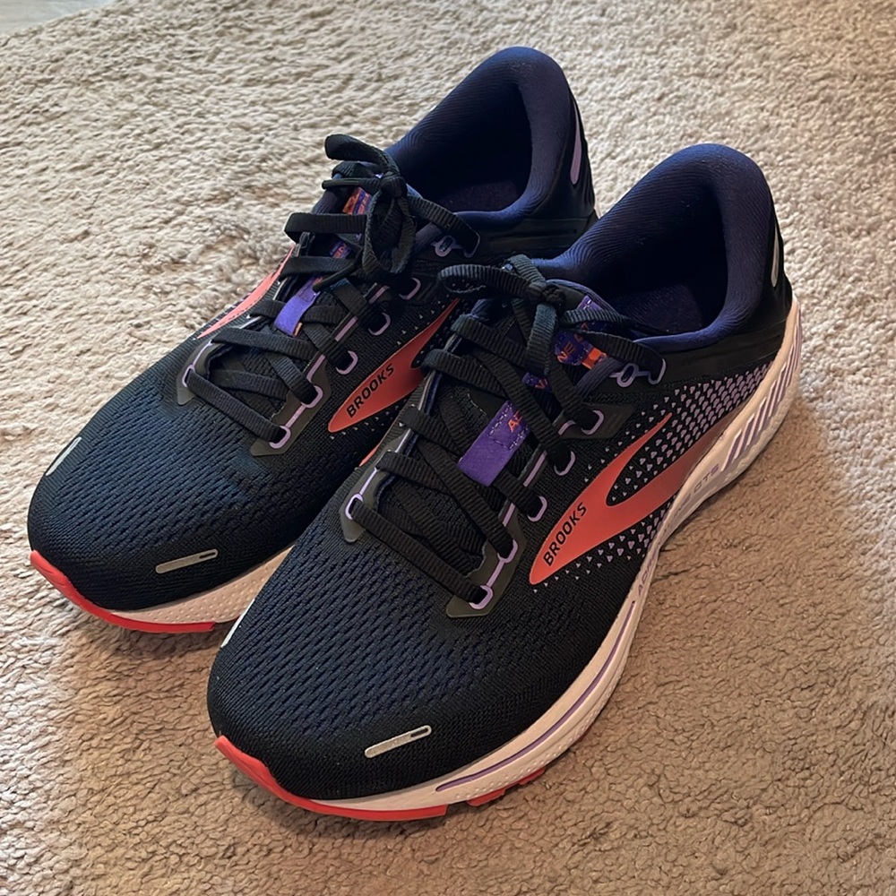 Brooks Adrenaline GTS 22